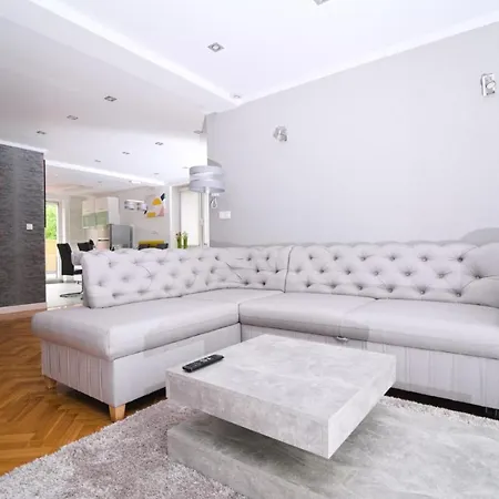 דירה Bernardo Lux קרפאז'