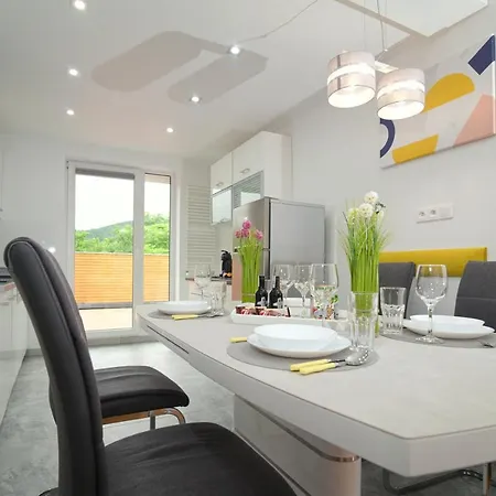 Bernardo Lux Apartman *