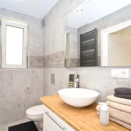 Bernardo Lux Apartman *