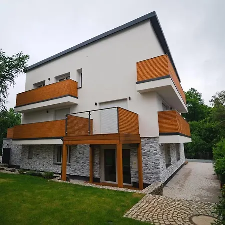 Bernardo Lux Apartmán *