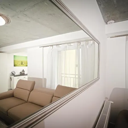 Bernardo Lux アパート