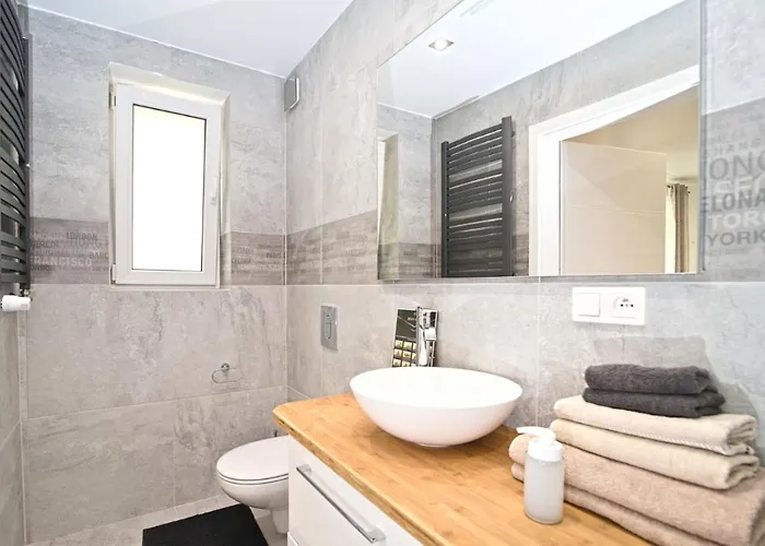 Bernardo Lux アパート *